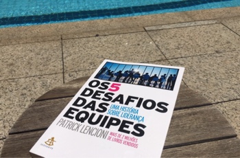 Capa do livro "Os 5 desafios das equipes"